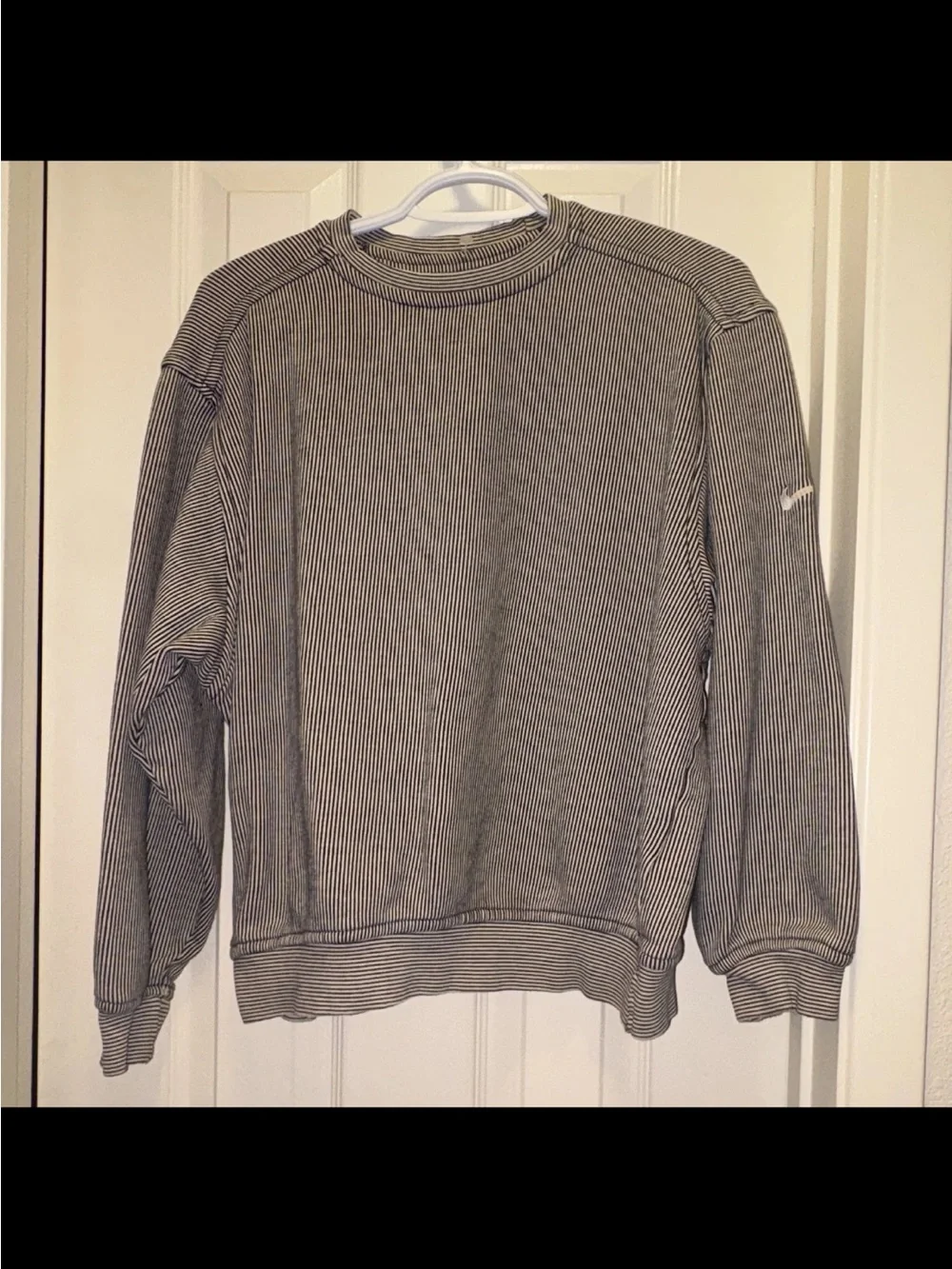 Nike Men's Pinstripe Crewneck Sweatshirt - Gray
